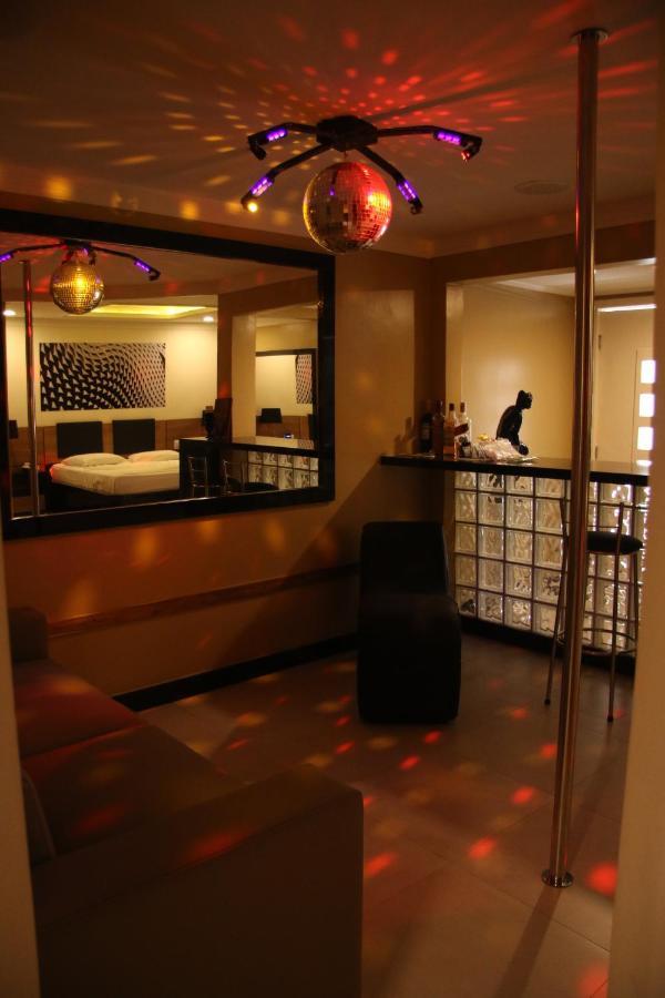 Motel Hollywood サルバドール エクステリア 写真